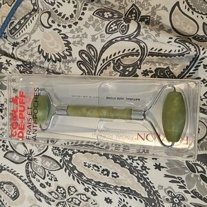 REVLON COOL & DE-PUFF FACIAL ROLLER IN A $15 BUNDLE ONLY